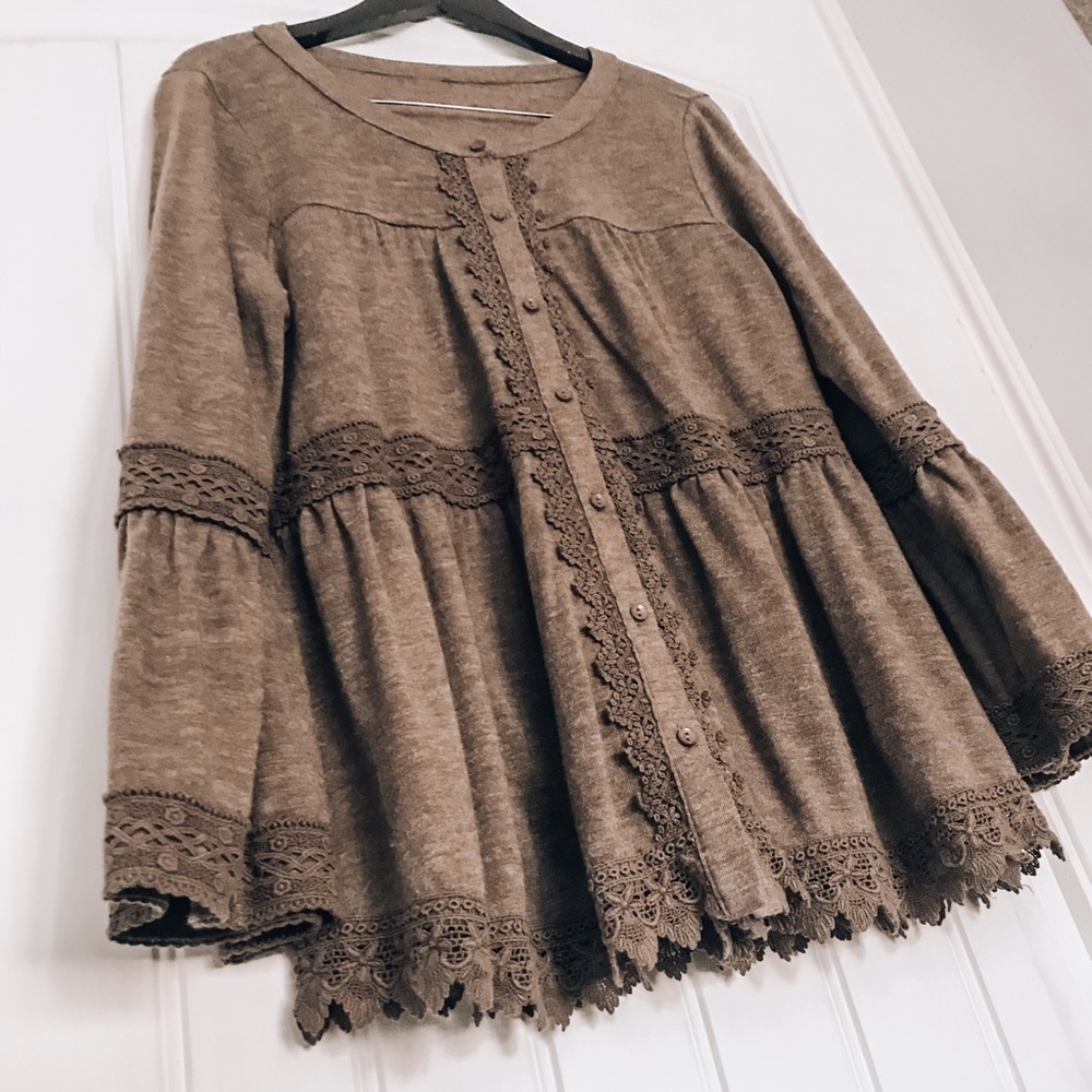 Bell sleeve blouse size large